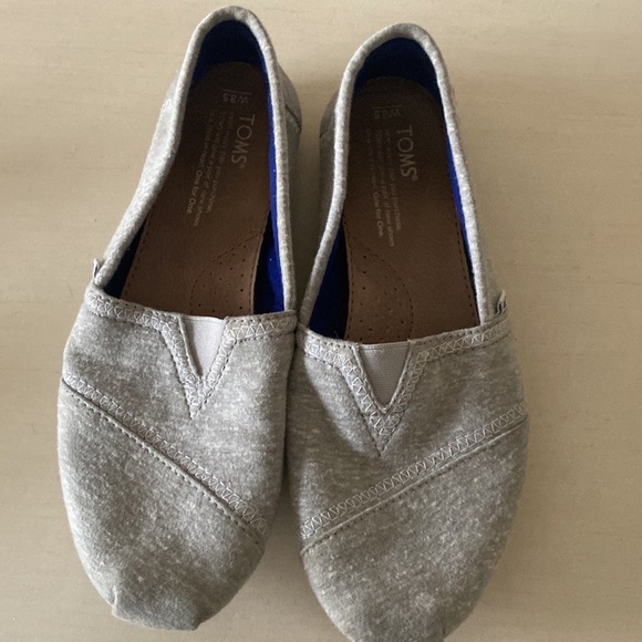 Toms - Picture 2 of 4